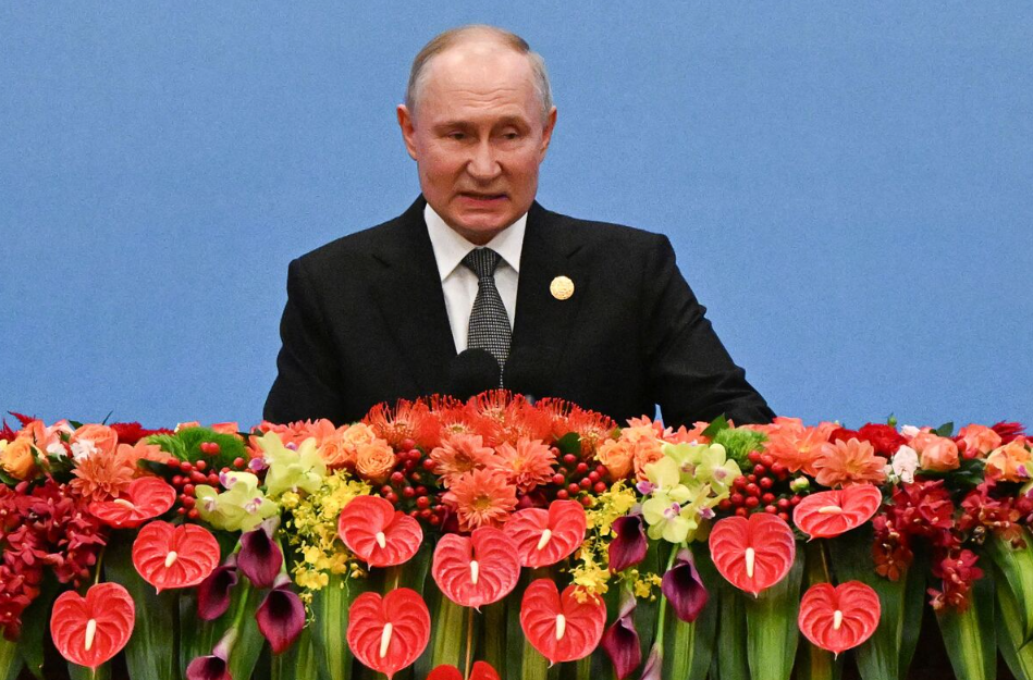 Presiden Rusia Vladimir Putin tengah berbicara dalam upacara pembukaan Forum Kerja sama Internasional Sabuk dan Jalan di Beijing, 18 Oktober 2023. (Foto: kompas.id)