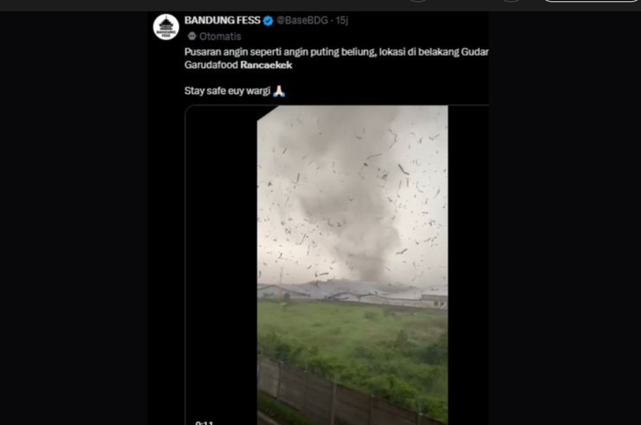Tangkapan layar video terjangan puting beliung di Kabupaten Bandung, Jawa Barat. (Foto: kompas)