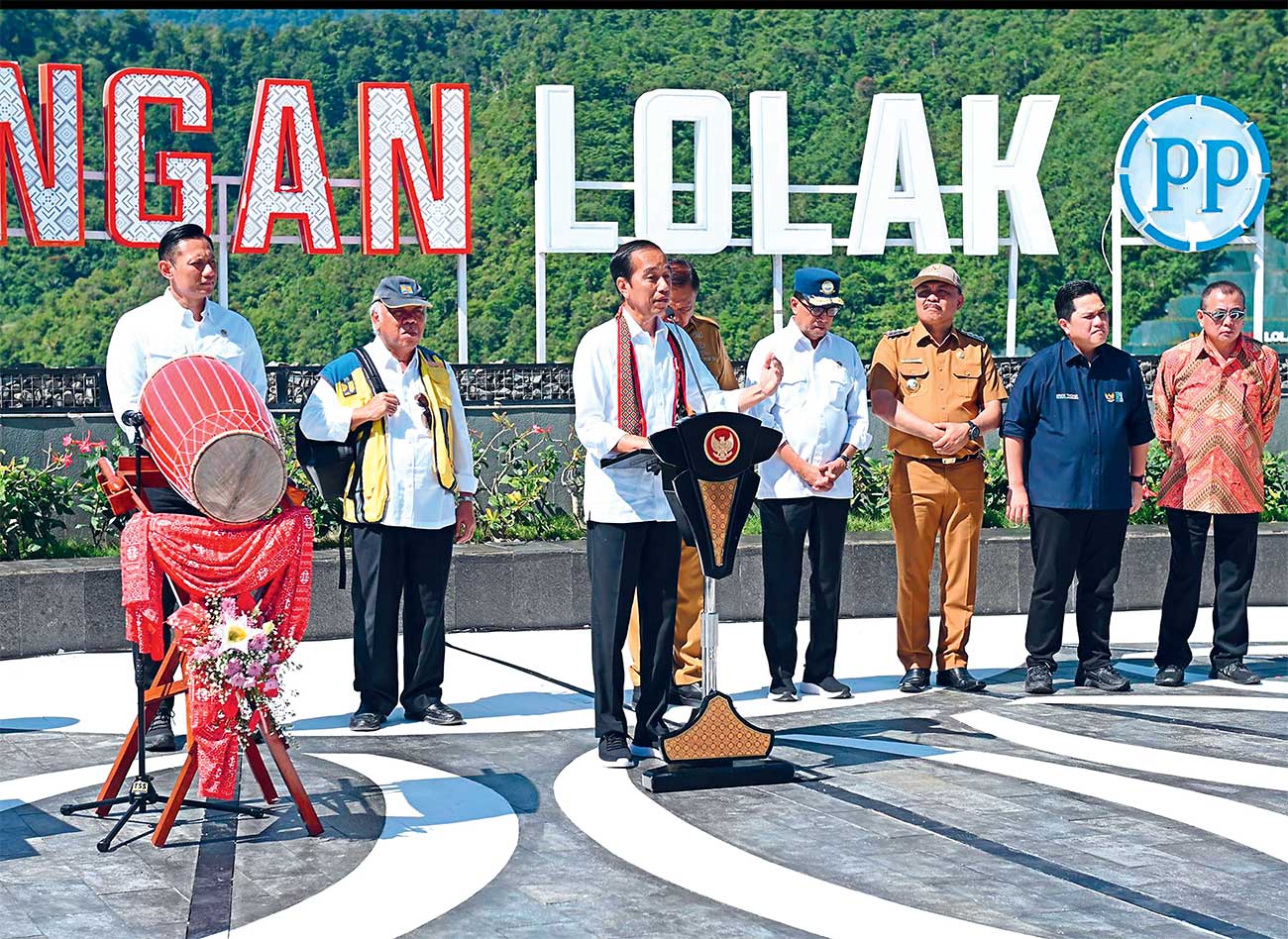 CEGAH BANJIR: Presiden Joko Widodo bersama sejumlah menteri saat meresmikan Bendungan Lolak di Bolaang Mongondow, Sulawesi Utara.  (SETPRES)