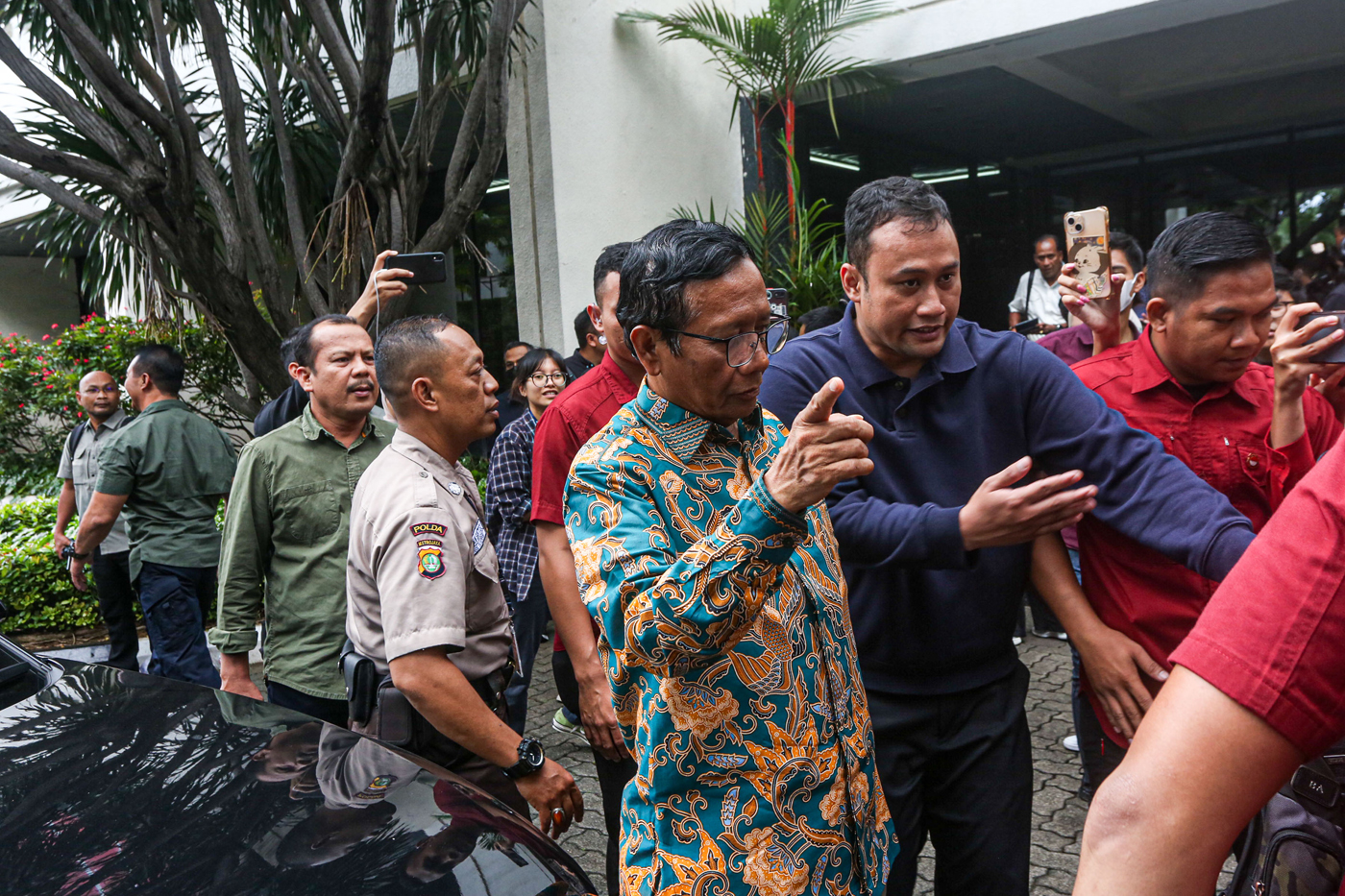 Wakil Calon Presiden&nbsp;Nomor Urut 3&nbsp;&nbsp;Mahfud MD&nbsp; usai pertemuan tertutup di Gedung High End, Jakarta, Kamis (15/2/2024).  (MIFTAHUL HAYAT/JAWA POS)