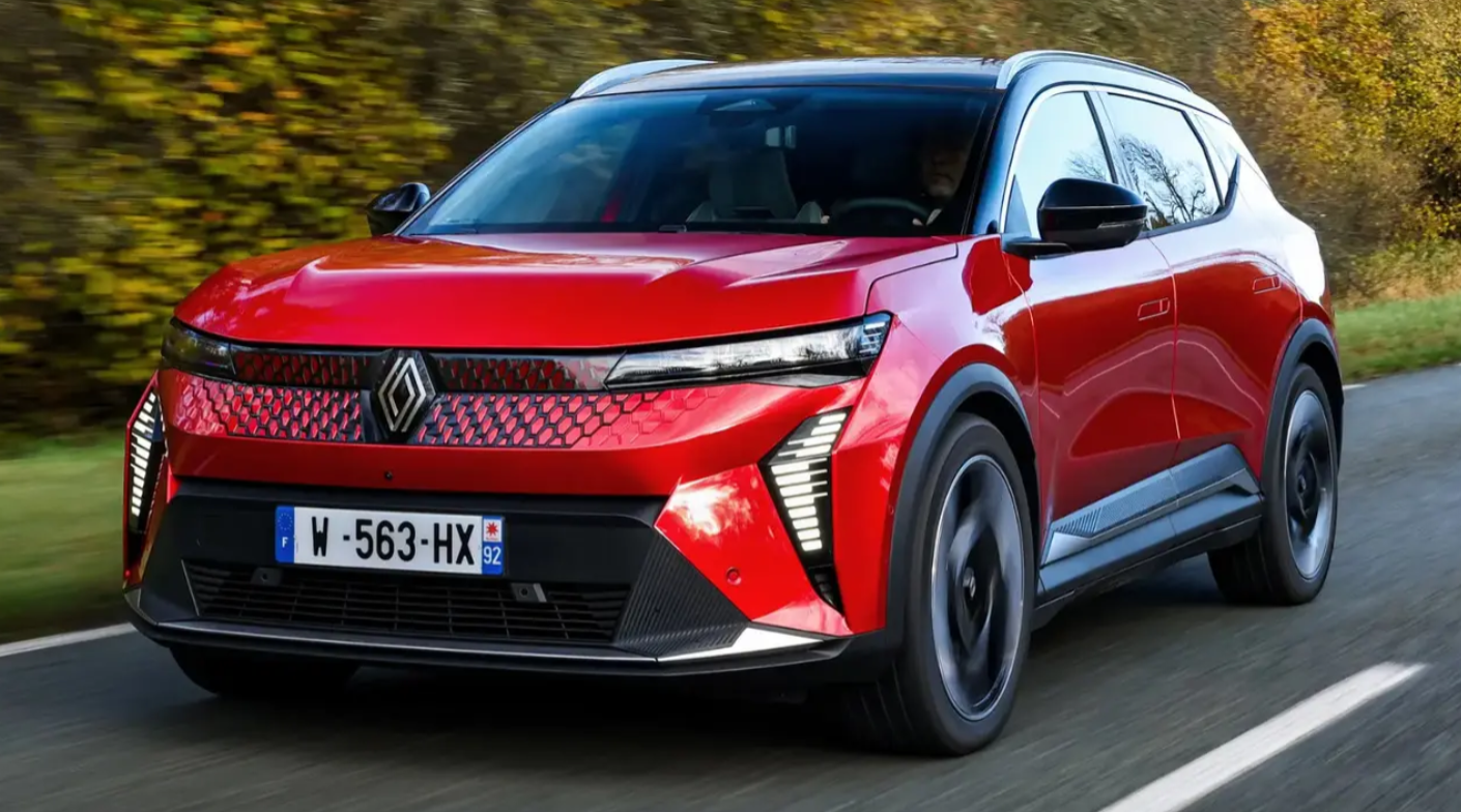 Renault Scenic Sabet Mobil Terbaik 2024 (TopGear)