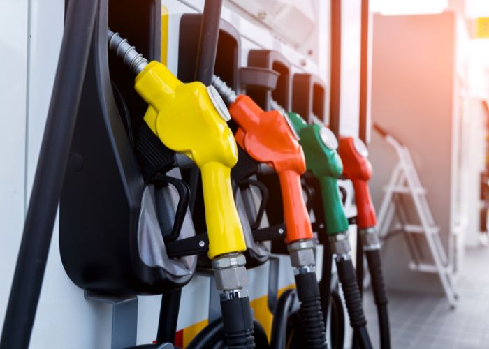 Ilustrasi Pertamax Green 95 di SPBU Pertamina warna ungu