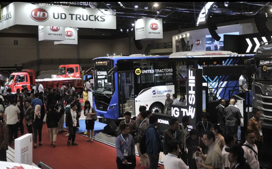 Sejumlah kendaraan dipemerkan dalam GAIKINDO Indonesia International Commercial Vehicle Expo (GIICOMVEC) di JCC, Senayan, Jakarta, Kamis (5/3/2020).