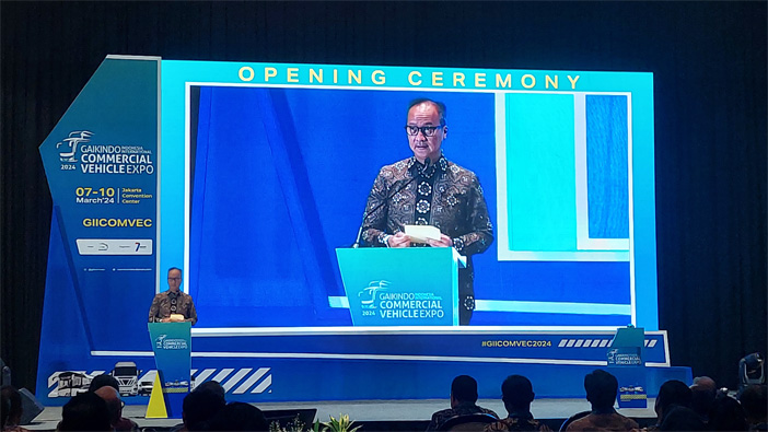 (Menteri Perindustrian Agus Gumiwang Kartasasmita dalam opening ceremony GAIKINDO Indonesia International Commercial Vehicle Expo (GIICOMVEC) di JCC Senayan, Jakarta Pusat, Jumat (8/3/2024).