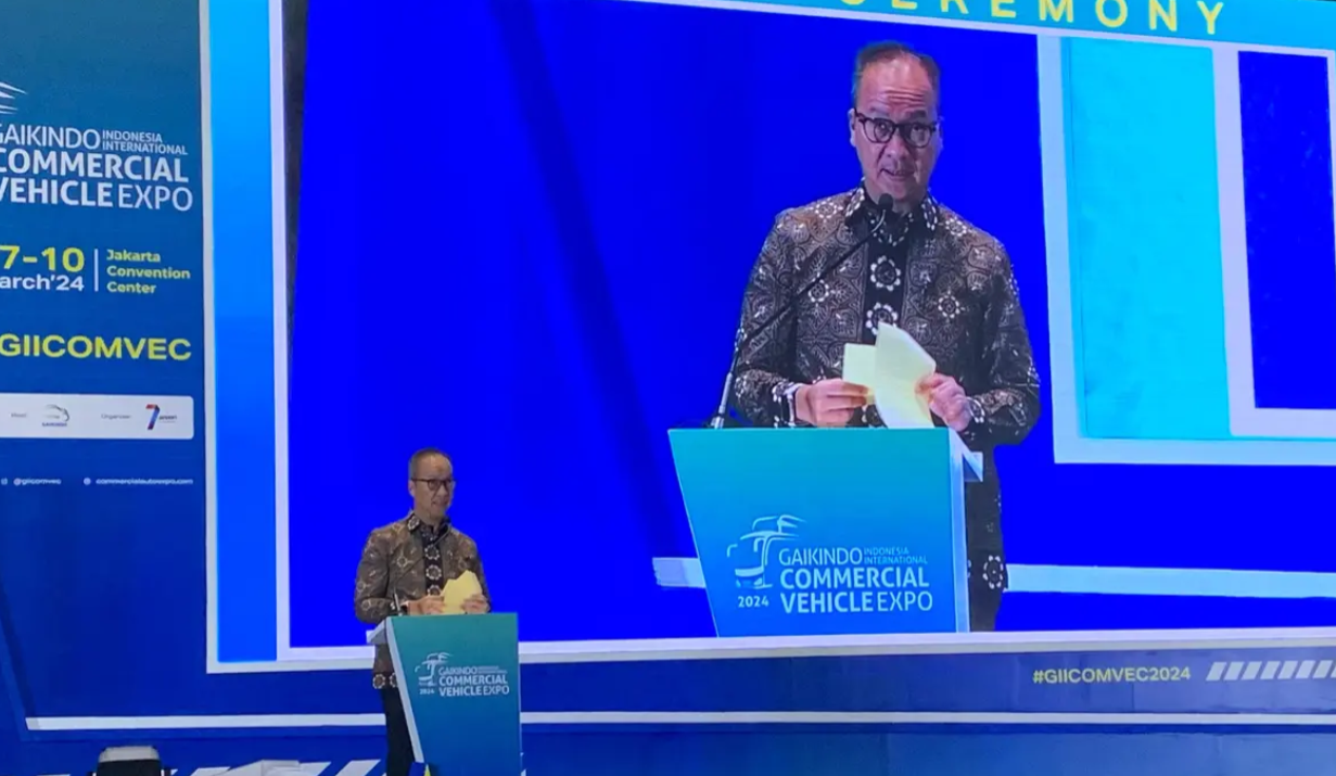 Menperin Agus Gumiwang Sampaikan Pidato Sambutan di Giicomvec 2024 soroti isu truk tambang impor ilegal.