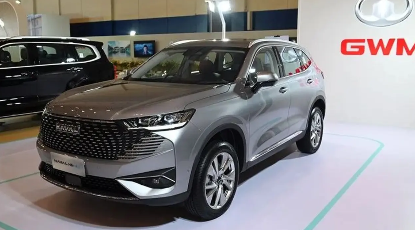 Haval H6 HEV dari merek Great Wall Motor (GWM) dipasarkan di Indonesia dengan banderol Rp595,8 juta. (Oto.com)
