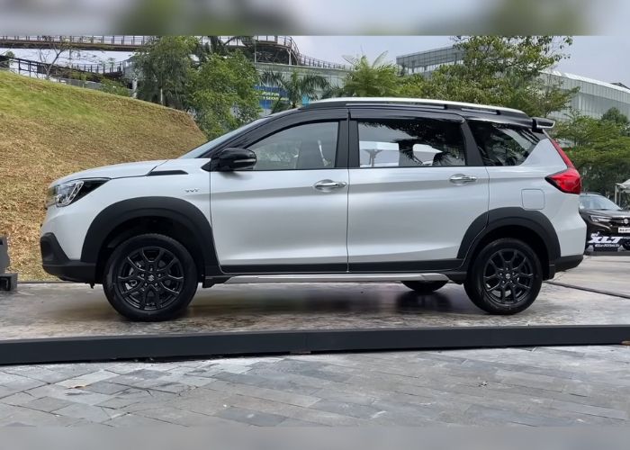 Harga dan Fitur Mobil Baru Suzuki XL7