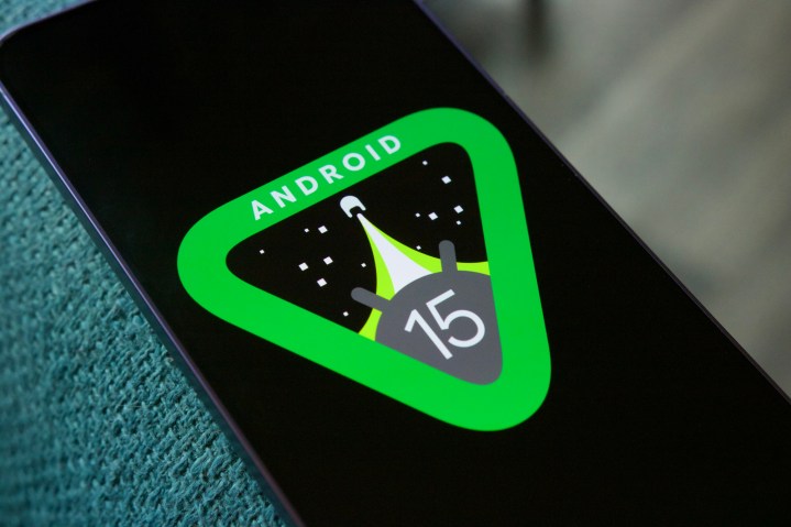 Fitur Powered Off Finding dalam Android 15 memungkinkan pelacakan ponsel yang dimatikan dengan menyimpan sinyal Bluetooth sebelumnya. (blackxperience.com)