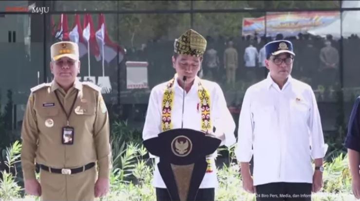 Presiden Joko Widodo (Jokowi) meresmikan Bandara Udara Singkawang, Kalimantan Barat, pada Rabu (20/3). (YouTube Setpres)
