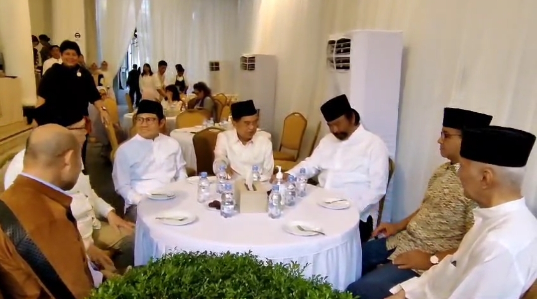 Calon presiden-calon wakil presiden nomor urut 1 Anies Baswedan dan Muhaimin Iskandar (Cak Imin) buka puasa bersama dengan Jusuf Kalla (JK) hingga Surya Paloh. (Istimewa)