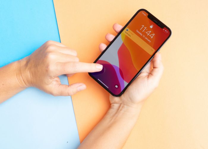 Ilustrasi Tips Pengguna iPhone