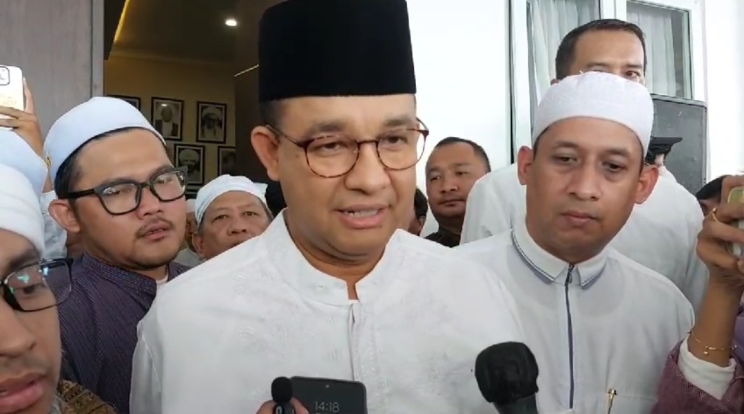 Calon presiden nomor urut 1 Anies Baswedan melakukan takziah atas wafatnya Habib Hasan bin Jafar Assegaf di Depok, Jawa Barat. (Istimewa)