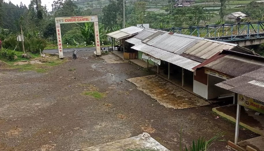 Warung di wisata Curug Cantel Tegal Brebes tutup selama Ramadhan. (Foto Dok. Nawawi)