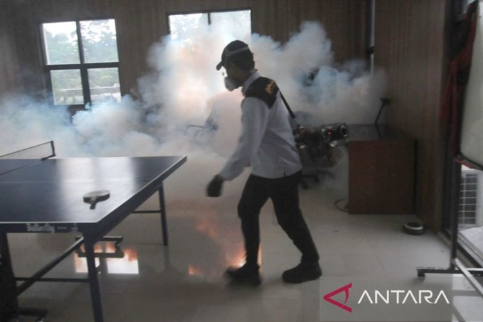 ILUSTRASI Fogging cegah demam berdarah (DBD) di Kabupaten Bogor. (ANTARA)