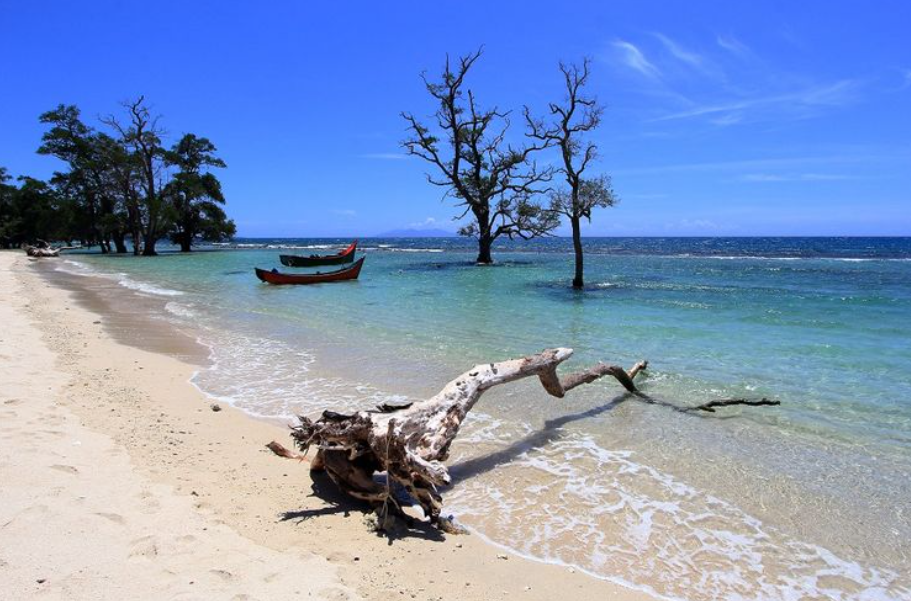 Pantai Lhok Mee, Aceh, salah satu tempat wisata di Aceh.