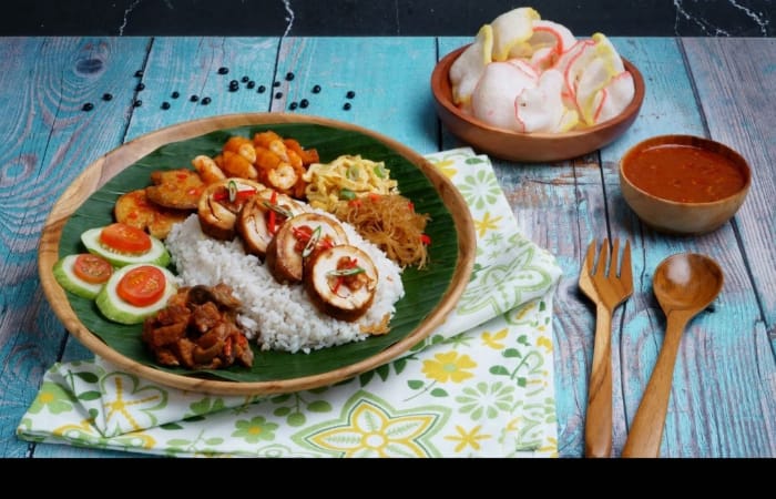 Nasi Uduk Ayam Gulung Semur. (unileverfoodsolutions.co.id)