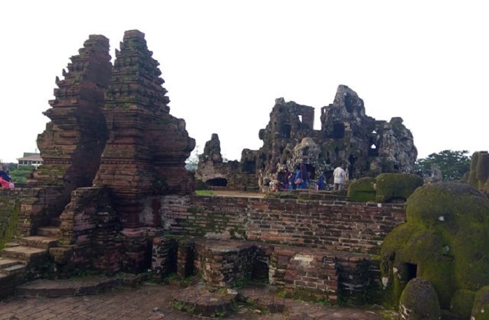 Lanskap Pemandangan Taman Gua Sunyaragi di Kota Cirebon