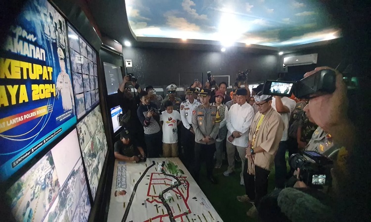 Menparekraf Sandiaga Salahuddin Uno melakukan peninjauan terhadap kesiapan jalur wisata di Puncak, Bogor. (Sumber Foto : dok kemenparekraf)