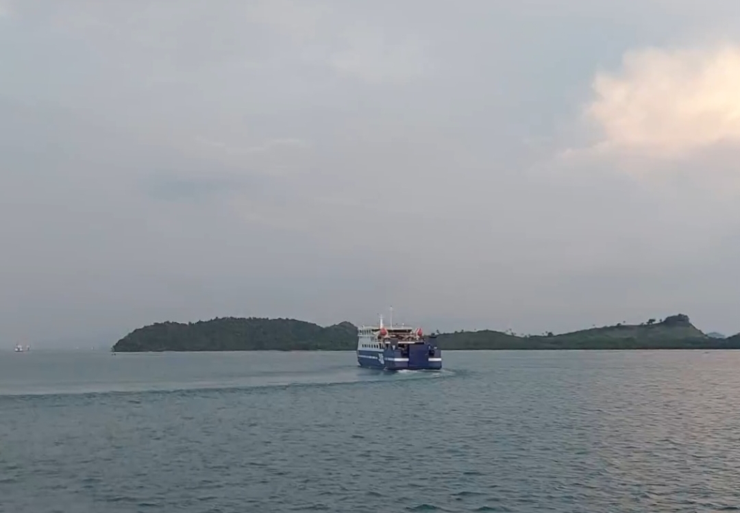 Perairan Bakauheni, Lampung Selatan (Dimas Choirul Jawapos.com)