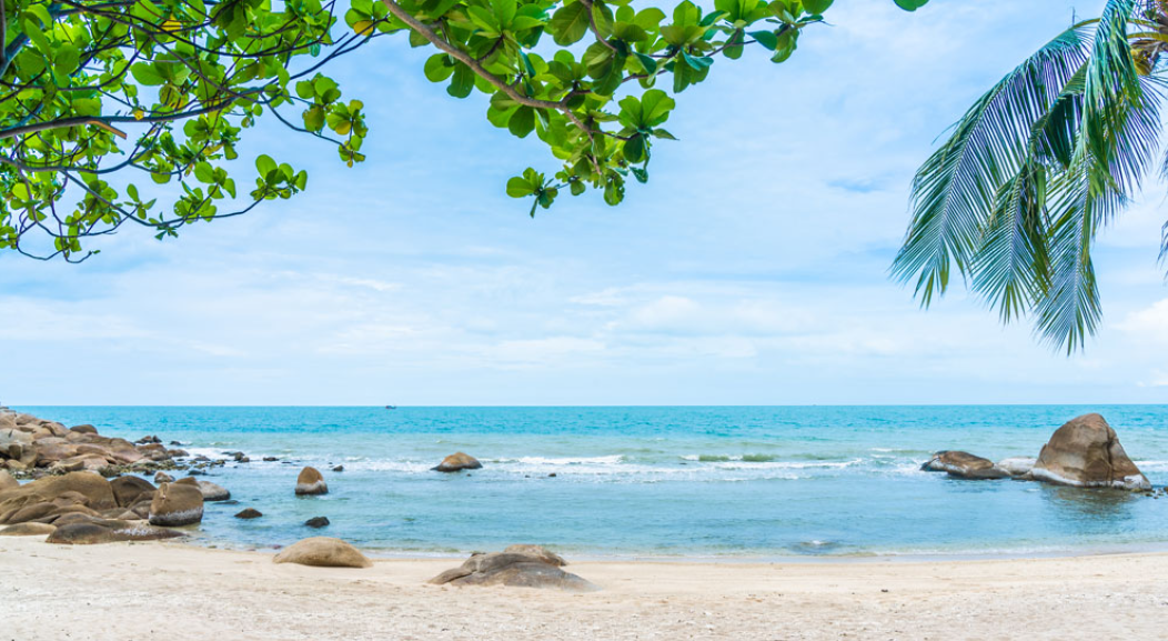 Ilustrasi pantai Hamadi dekat dengan hotel Jayapura