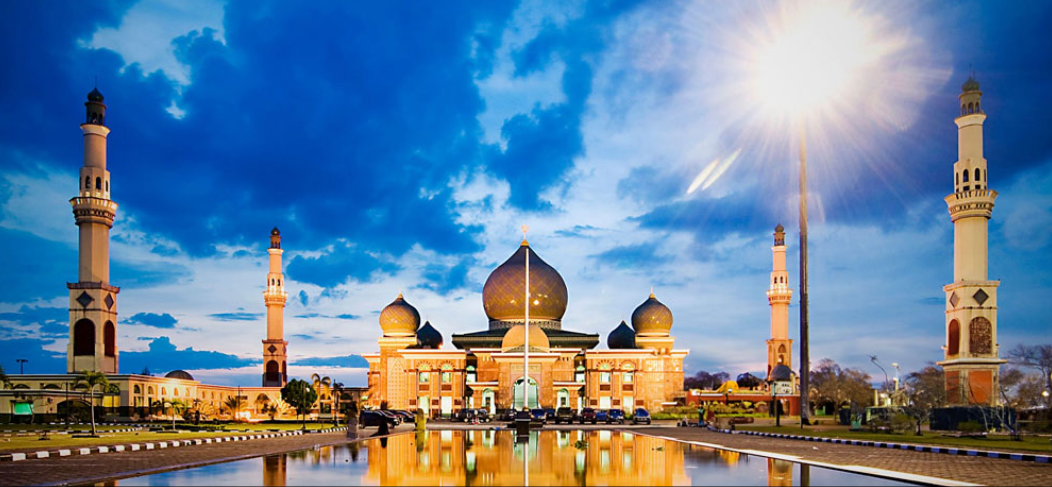 Masjid An Nuur, Masjid Agung Pekan Baru, Riau, Indonesia. Masjid terbesar di Provinsi Riau, Indfonesia.