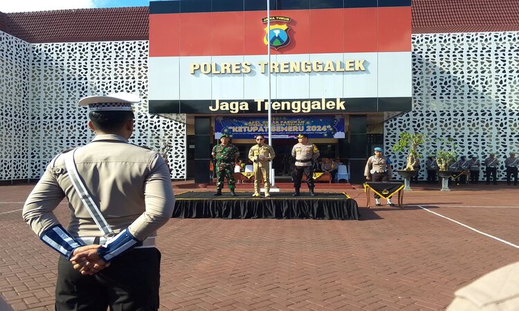 Polisi saat apel gabungan beberapa waktu lalu. (dok. Radar Trenggalek)