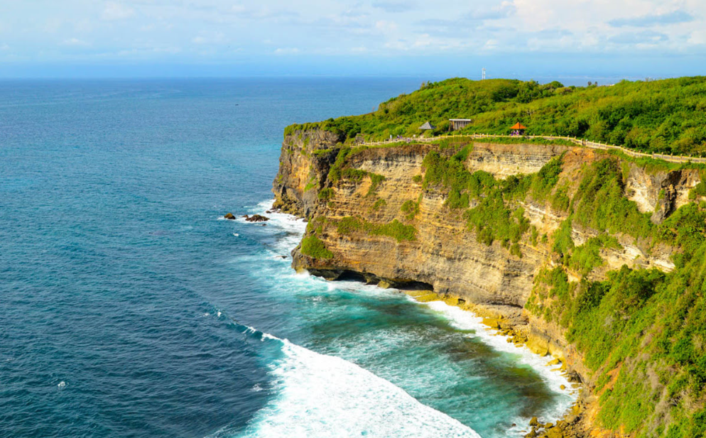 Uluwatu  Aktivitas dan Destinasi Terbaik di Bali