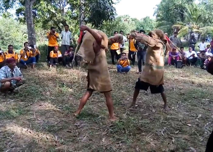 Seni Tradisi Ojung atau Ojhung Khas Kabupaten Sumenep
