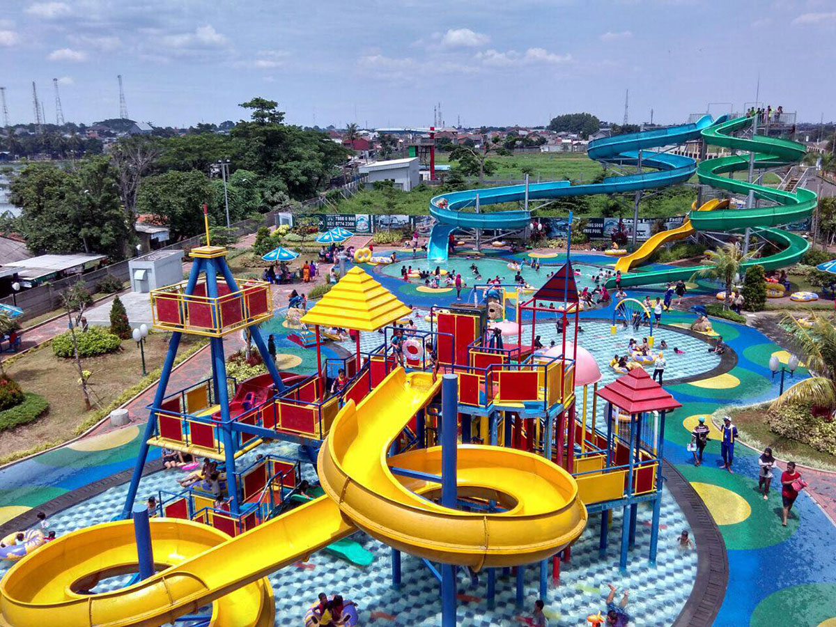 Destinasi wisata taman air Green Lake View Waterpark. (salsawisata.com)