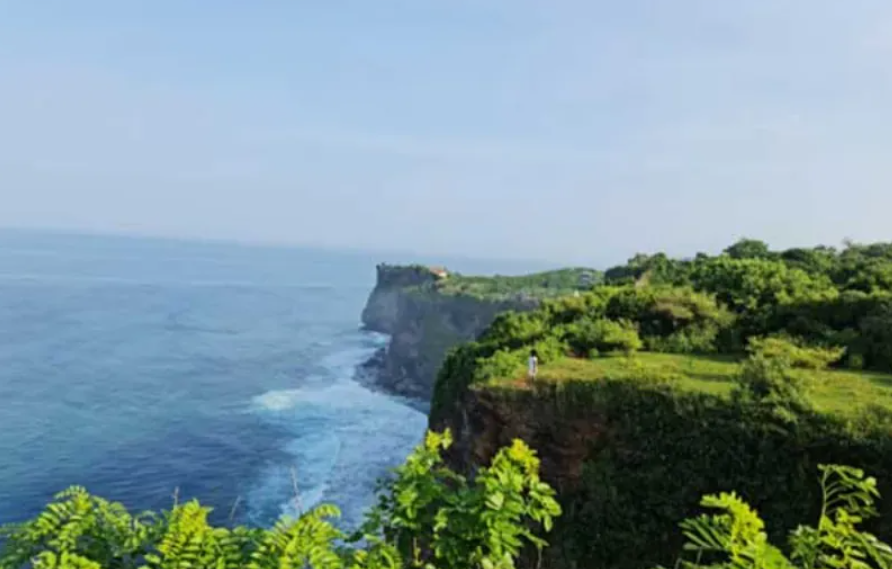 Tebing Karang Boma, photo by mytrip123.com