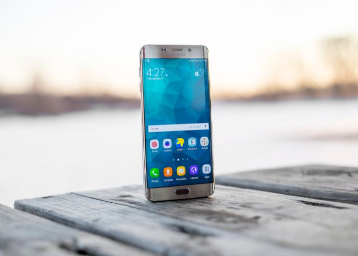 Ilustrasi Iklan di HP Samsung
