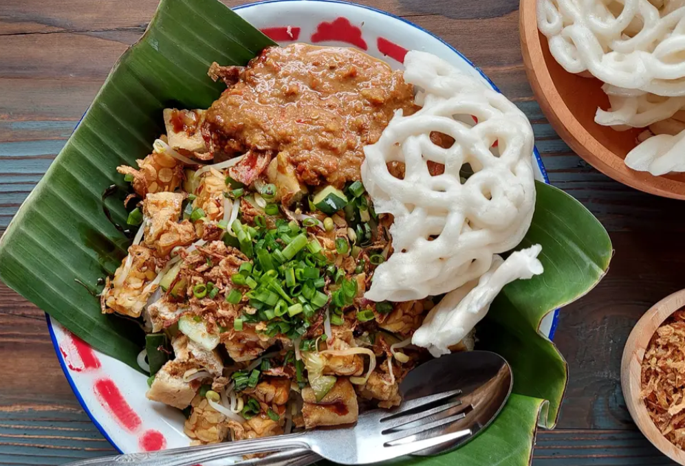 ilustrasi nasi lengko/Khunaipi/Shutterstock