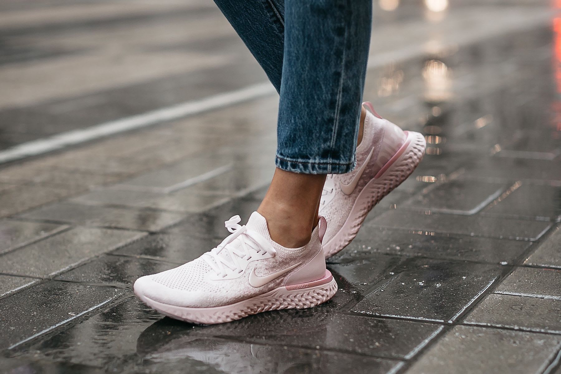 Sepatu Nike wanita. (productnation.co)