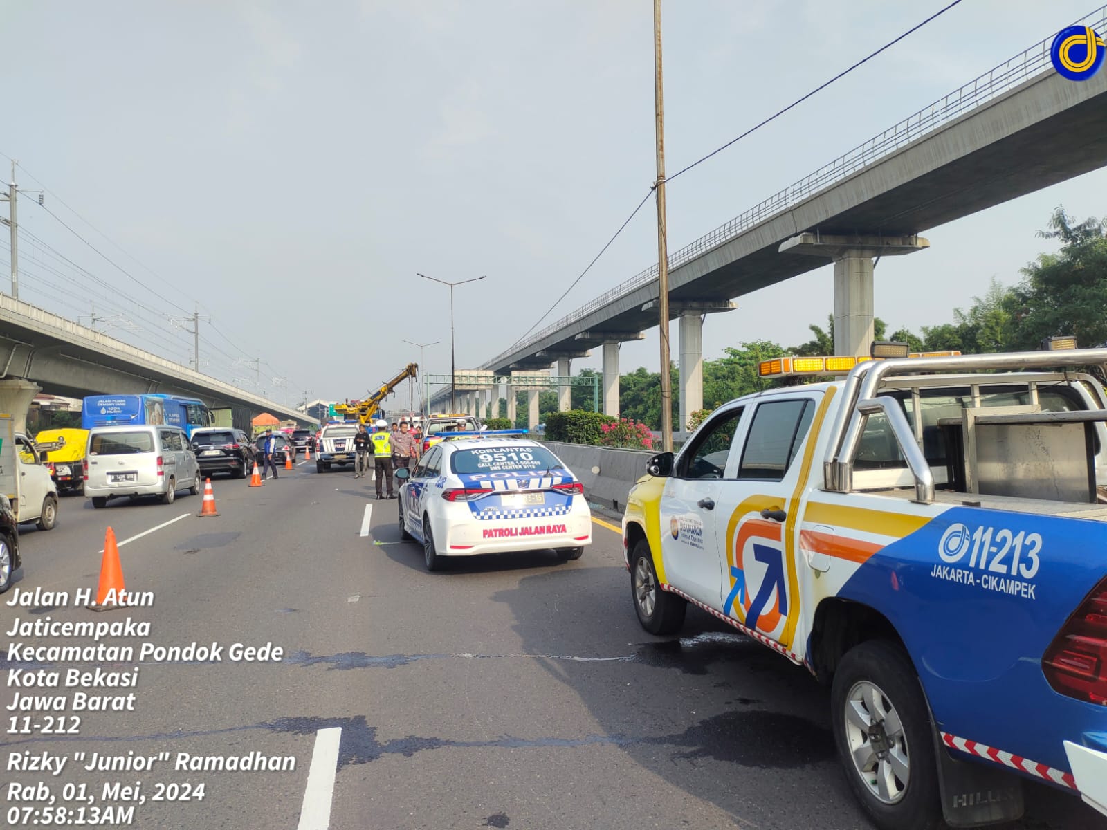 Kecelakaan di tol Jakarta-Cikampek Km 6 B arah Jakarta pada Rabu (1/5). (Istimewa)
