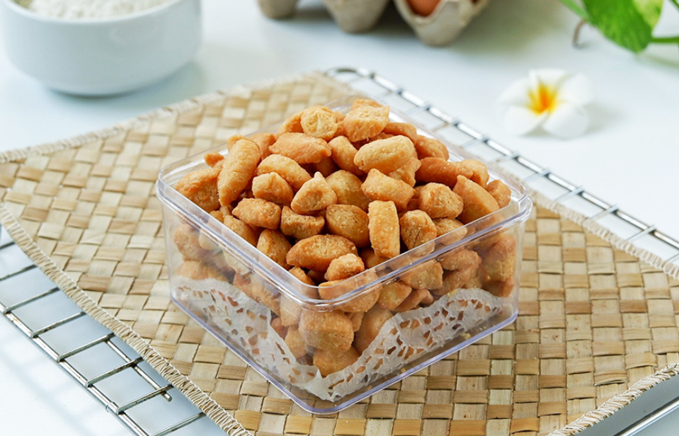 Kue biji ketapang (Evy Alisha &ndash; Shutterstock)
