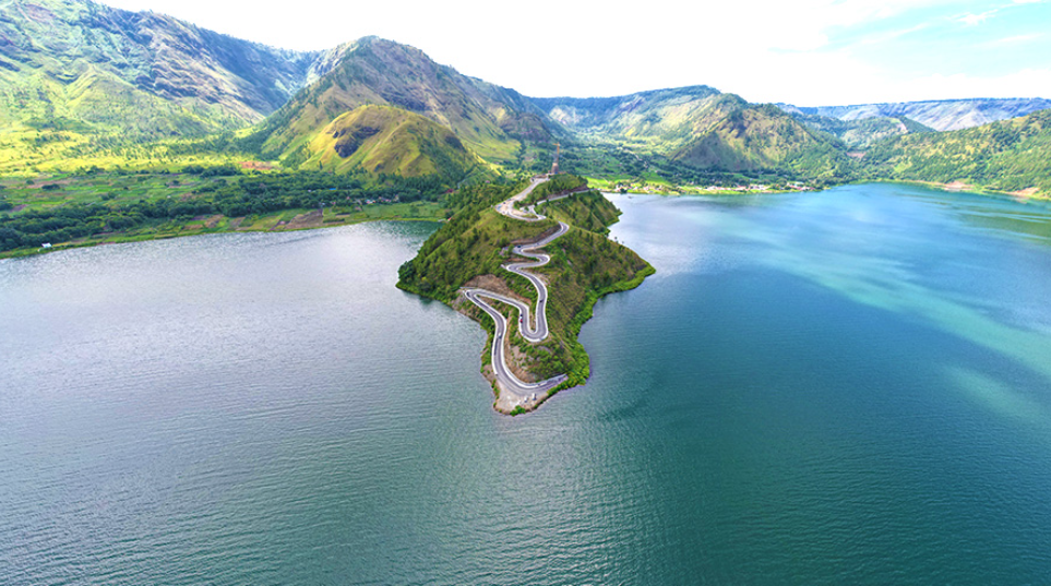 Bukit Sibea Bea dengan jalan berbelok-beloknya (Raditya &ndash; Shutterstock)
