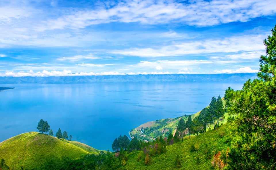 Bukit Indah Simarjarunjung (Zlfikri &ndash; Shutterstock)
