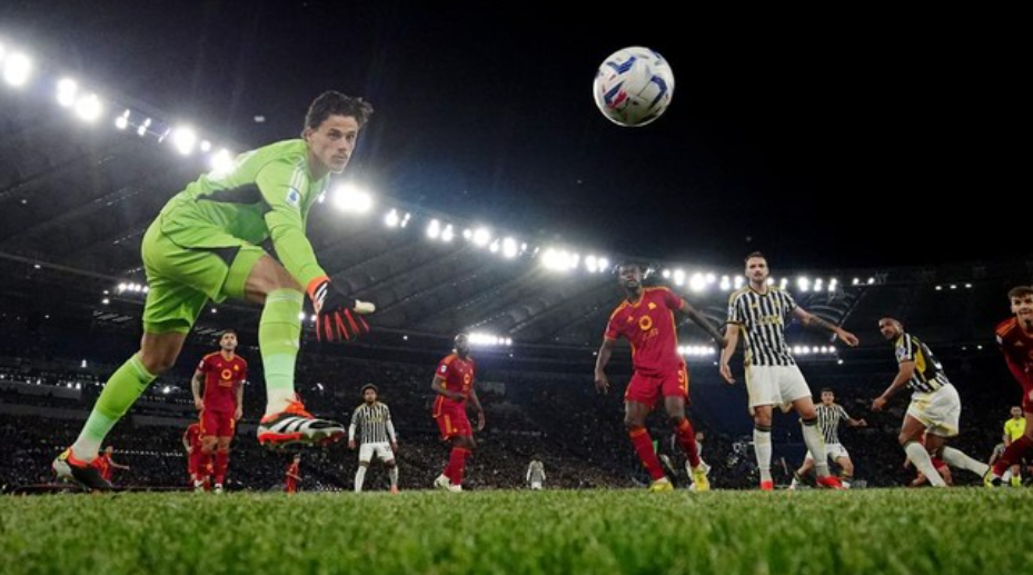 Duel Roma vs Juventus berakhir imbang. (REUTERS/Alberto Lingria)
