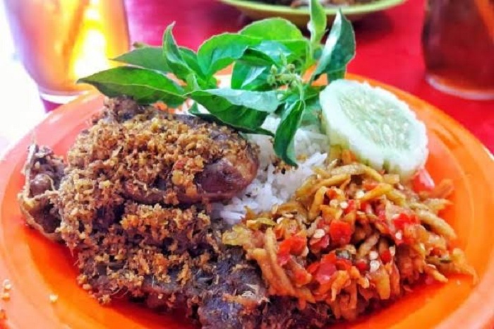 Kuliner Nasi Bebek Sinjay Bangkalan Madura.