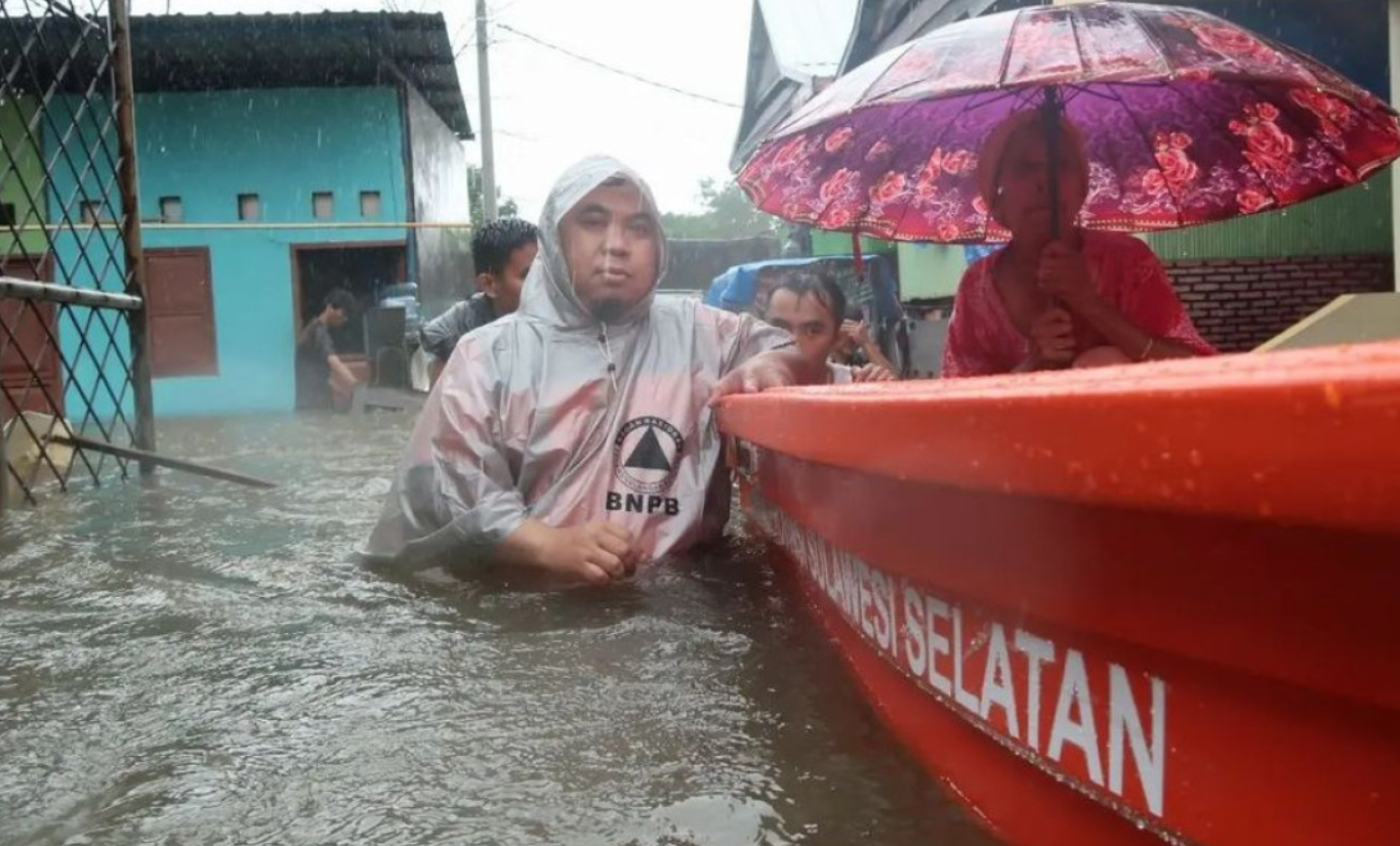 Kabar duka bagi warga Sulawesi Selatan (Sulsel) yang dikabarkan tertimpa musibah banjir dan longsor. Bagi umat muslim, senantiasa berdoa agar dapat perlindungan
