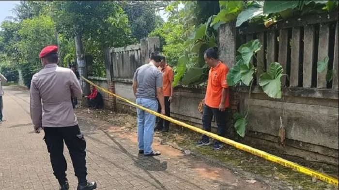 FA menghabisi nyawa AH di warung Madura milik korban di Kampung Dukuh, Ciputat, Tangerang Selatan, Jumat (10/5/2024) sekitar pukul 16.00 WIB.