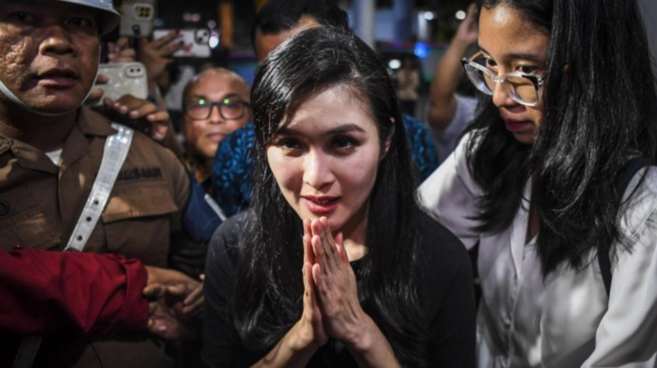 Sebanyak 11 istri para tersangka korupsi timah termasuk Sandra Dewi diperiksa di Kejaksaan Agung terkait harta atau aset suaminya yang tak bisa dipertanggungjawabkan. (ANTARA)