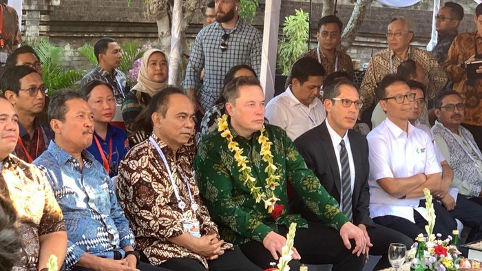 Elon Musk saat peresmian jaringan internet Starlink di Denpasar, Bali. (Foto: Rizki Setyo Samudero/detikBali)
