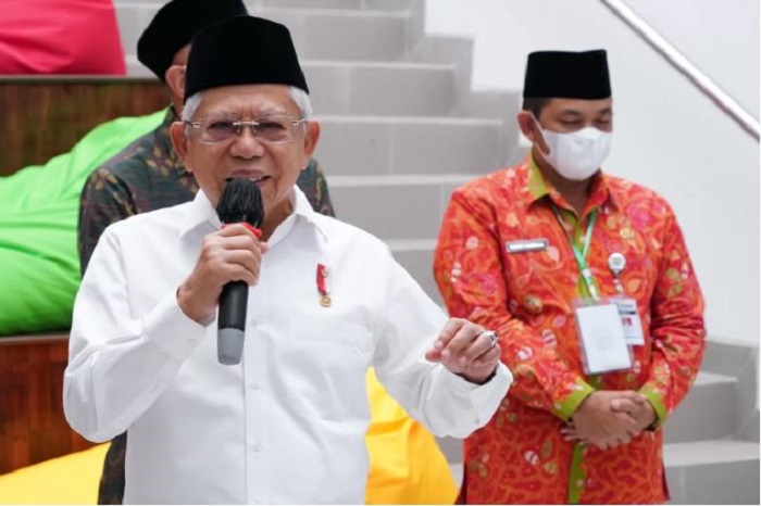 Caption : Wakil Presiden Ma&rsquo;ruf Amin usai peresmian Pusat Layanan Usaha Terpadu (PLUT) Koperasi dan UMKM di Semarang (27/12). Foto : Humas Setwapres