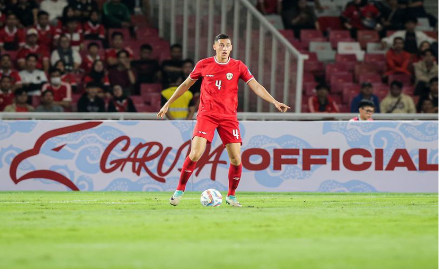 Penampilan Jay Idzes saat menjalani debut bersama Timnas Indonesia melawan Vietnam di Kualifikasi Piala Dunia 2026 zona Asia. (c) BolanetBagaskara Lazuardi