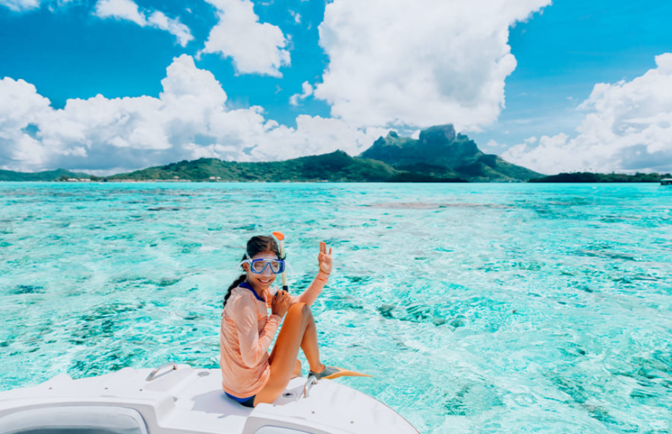 Menyusuri pantai jernih dan snorkeling (Maridav &ndash; Shutterstock)