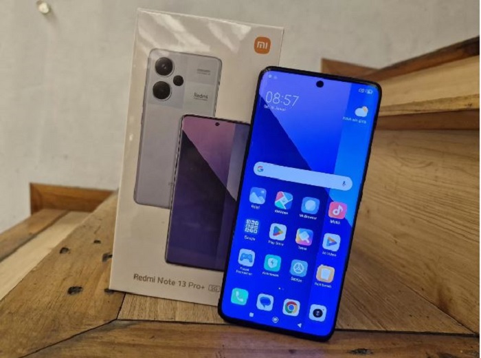 Smartphone Redmi Note 13 Pro Plus 5G. (Rian Alfianto/JawaPos.com)