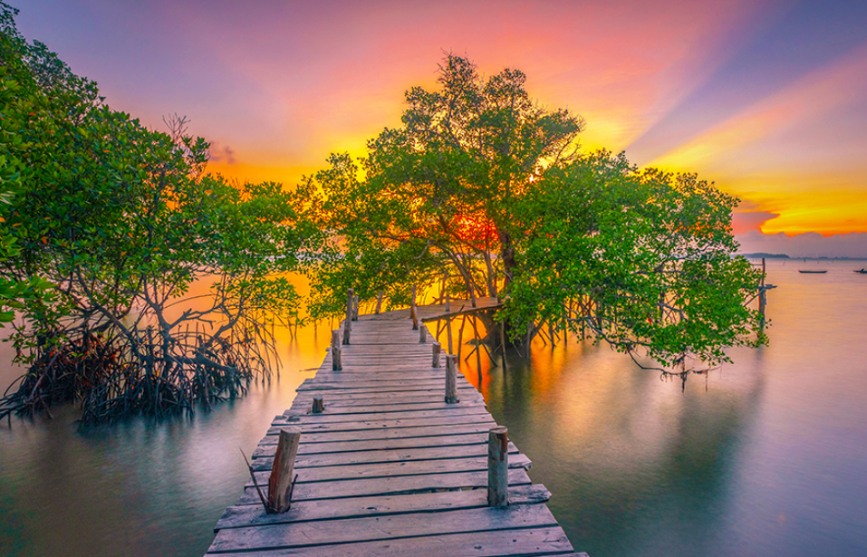 Pantai Bale-Bale (Edy Vh &ndash; Shutterstock)