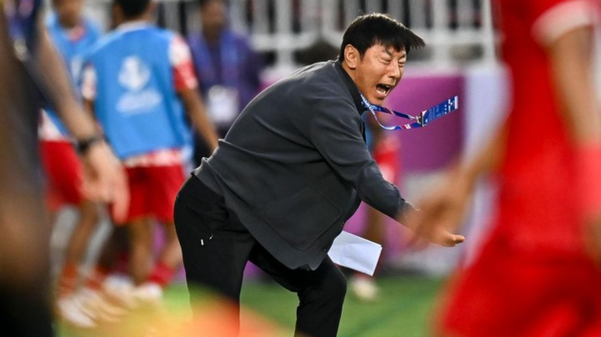 Shin Tae-yong disebut alami stres jelang Indonesia vs Irak. (Foto: NurPhoto via Getty Images/NurPhoto)