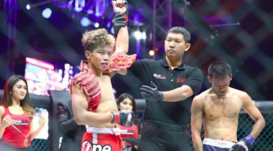 Rahul Pinem saat memenangkan pertarungan One Pride MMA. (Dok One Pride MMA)